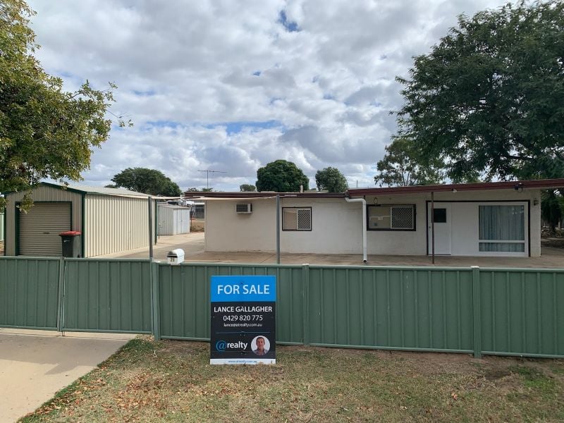 25 Roberts St, Emerald, QLD 4720