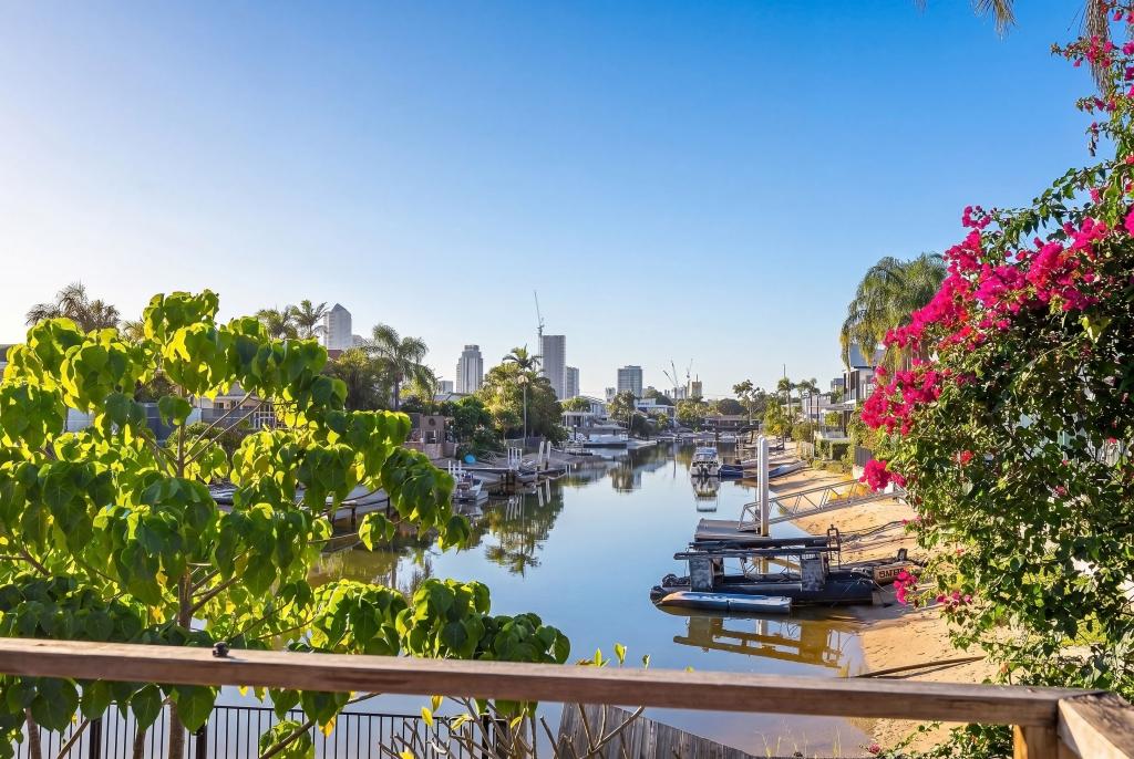 8 Pacific Bvd, Broadbeach Waters, QLD 4218