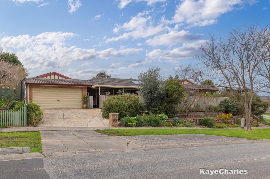 22 KINGSMERE DR, BERWICK, VIC 3806