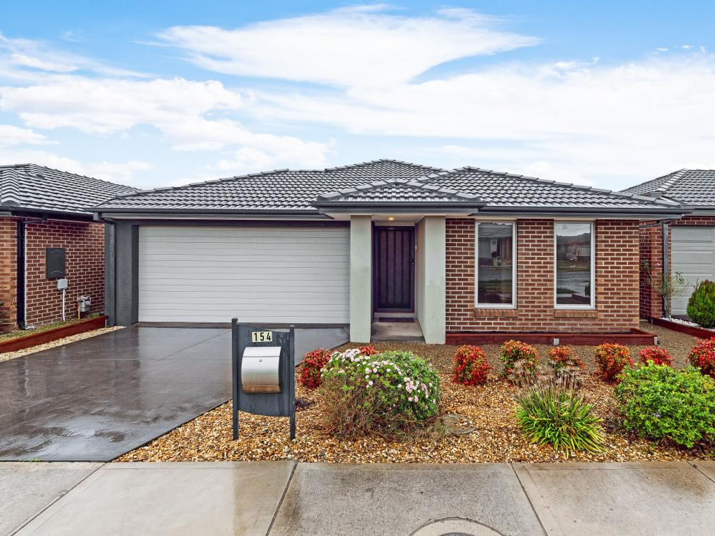 154 Thoroughbred Dr, Clyde North, VIC 3978