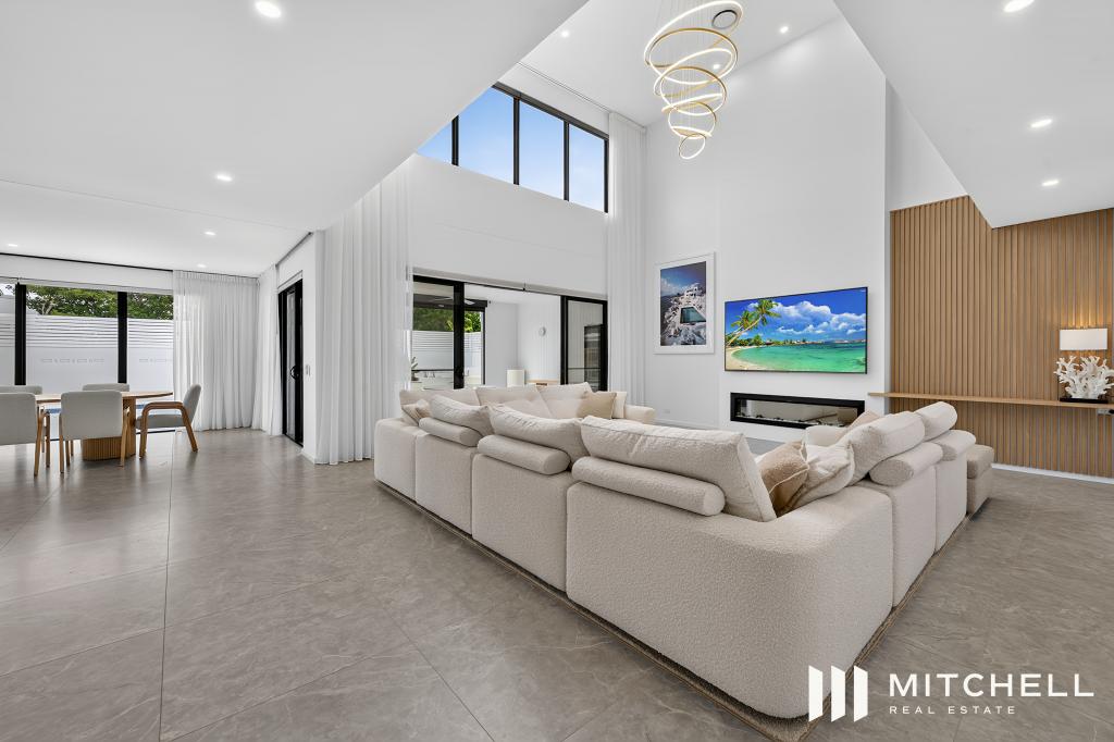 1883 Oak Hill Dr, Hope Island, QLD 4212