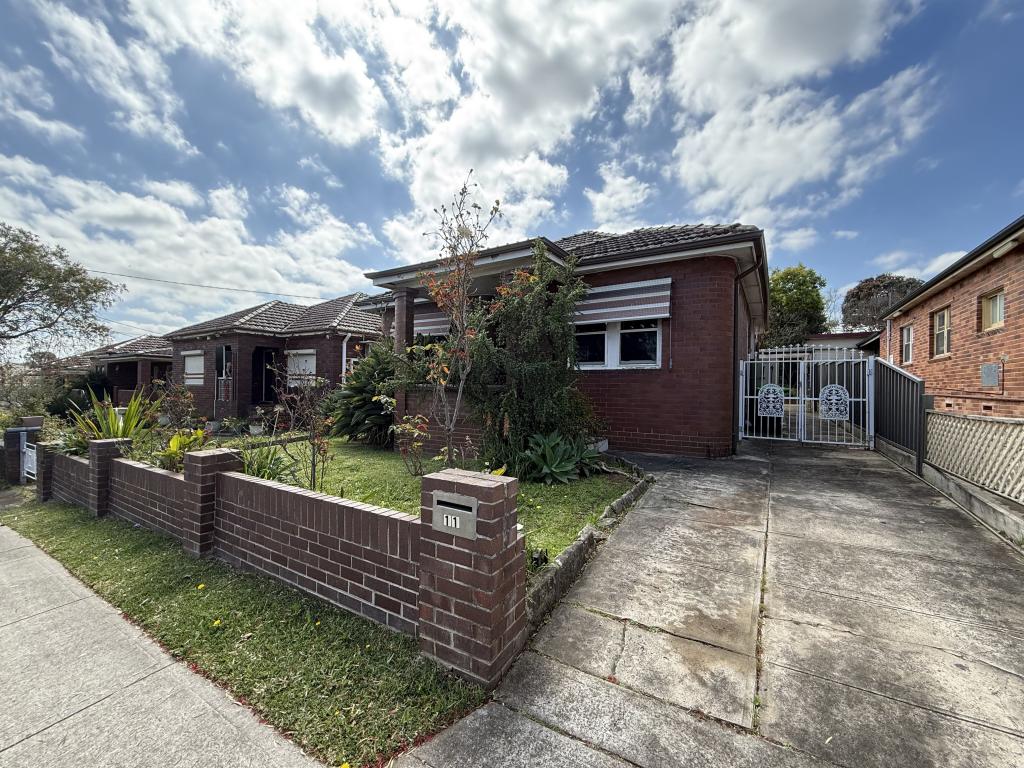 11 Warren Pde, Punchbowl, NSW 2196