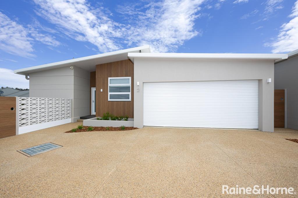 2/11 PRESTON CRES, LLOYD, NSW 2650