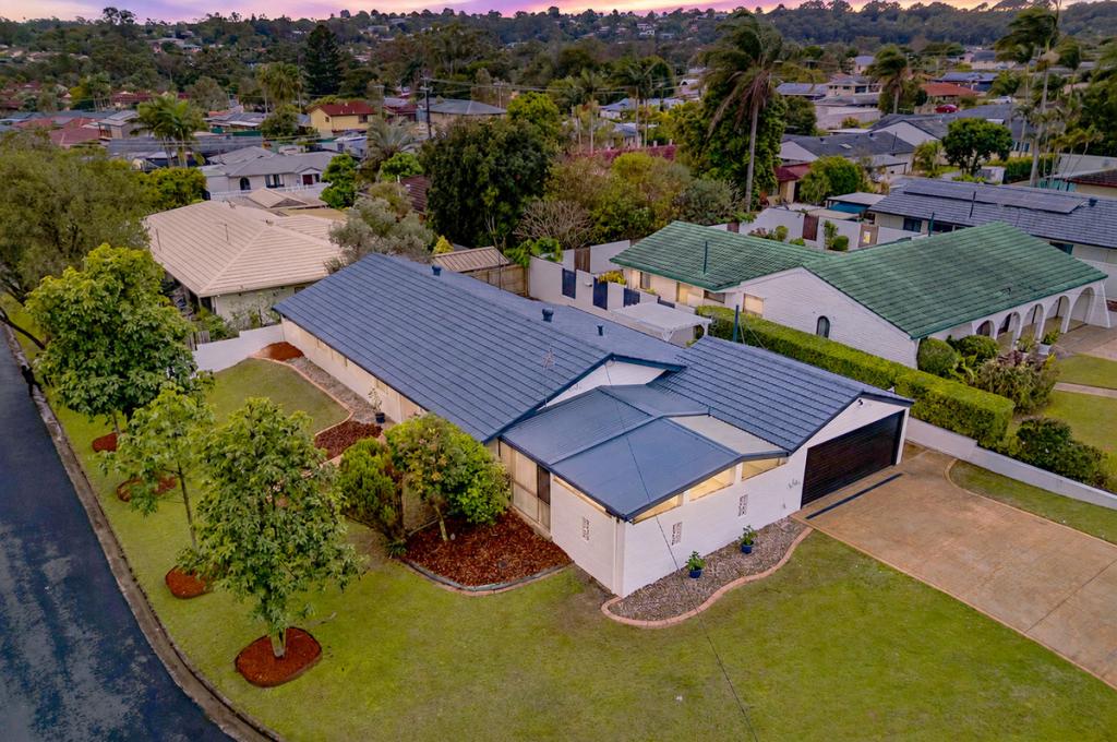 4 Wootton Cres, Springwood, QLD 4127