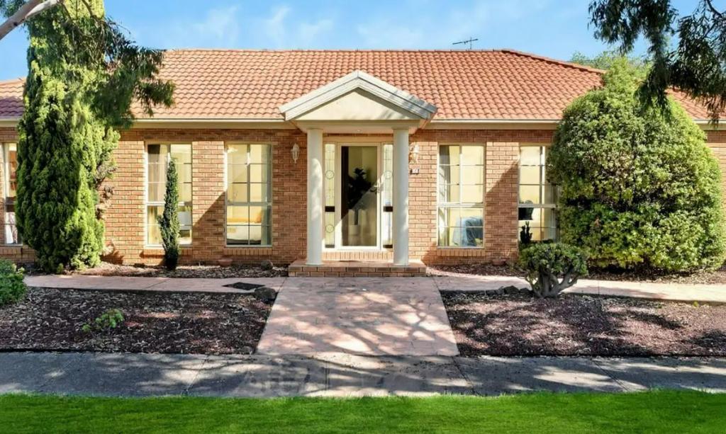 6 Lind Pl, Caroline Springs, VIC 3023
