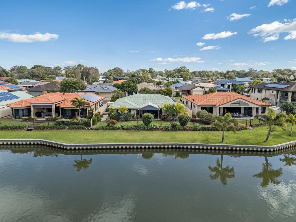 22 Apollo Cres, Beachmere, QLD 4510