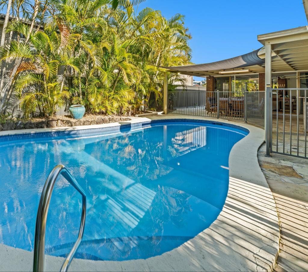 21 Alamau St, Benowa, QLD 4217