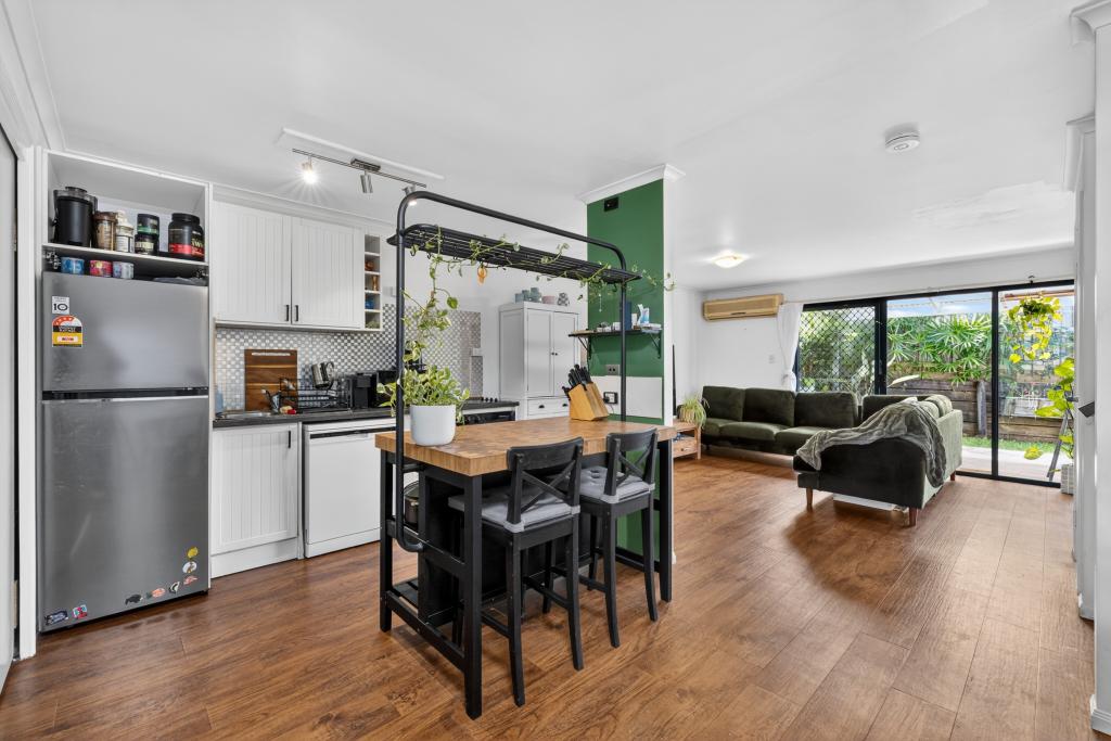 2/17 PINE CAMP RD, BEERWAH, QLD 4519