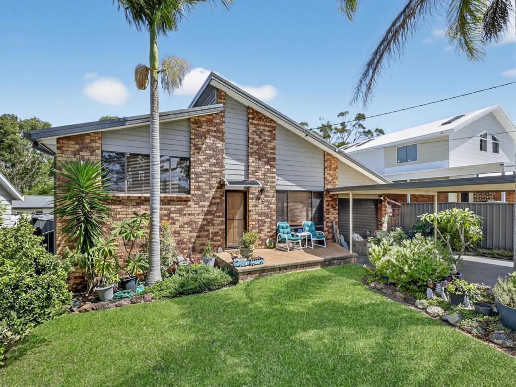 9 & 9a Chisholm Ave, Lake Munmorah, NSW 2259