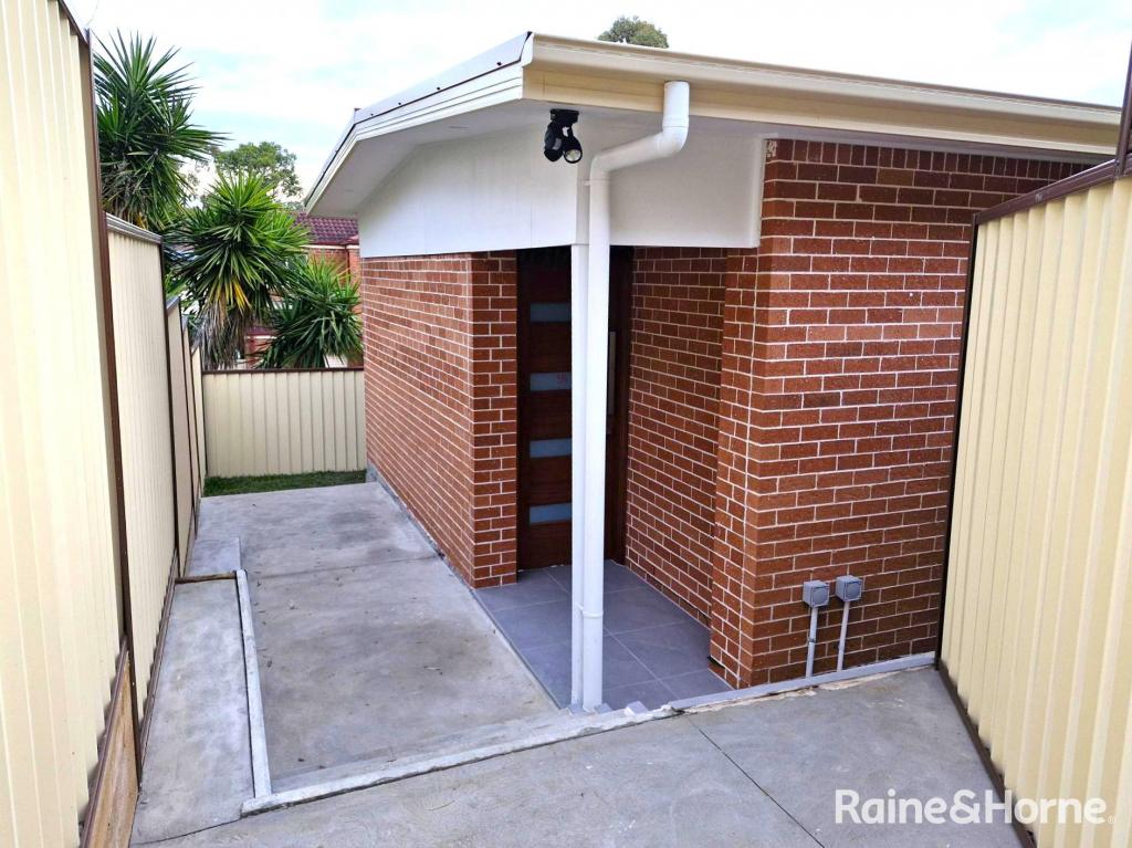 16a Boldrewood Ave, Casula, NSW 2170