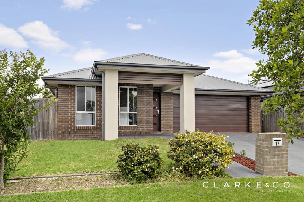 17 LAWRENSON PDE, THORNTON, NSW 2322