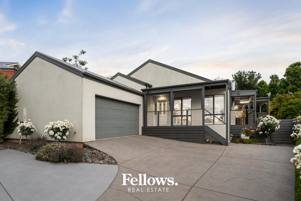 16 KRISTINA CT, PAKENHAM, VIC 3810