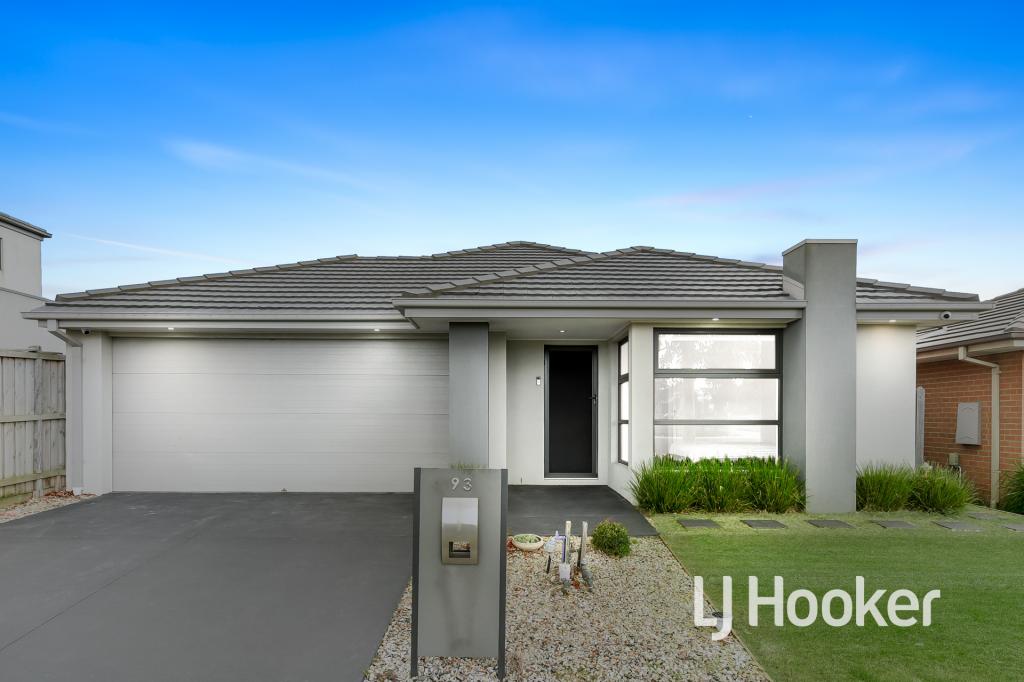 93 Eliburn Dr, Cranbourne East, VIC 3977