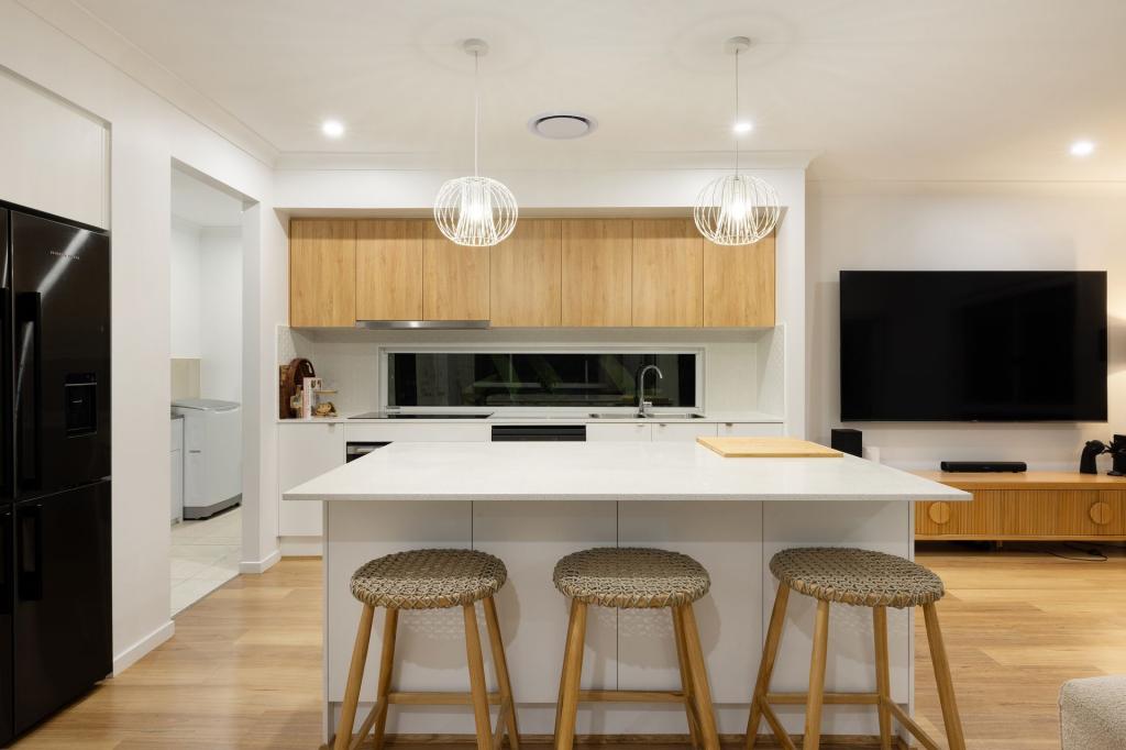 8 Knot Ct, Nerang, QLD 4211