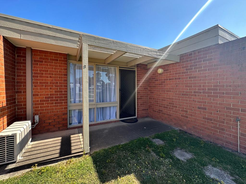 3/2 Macedon St, Sunbury, VIC 3429