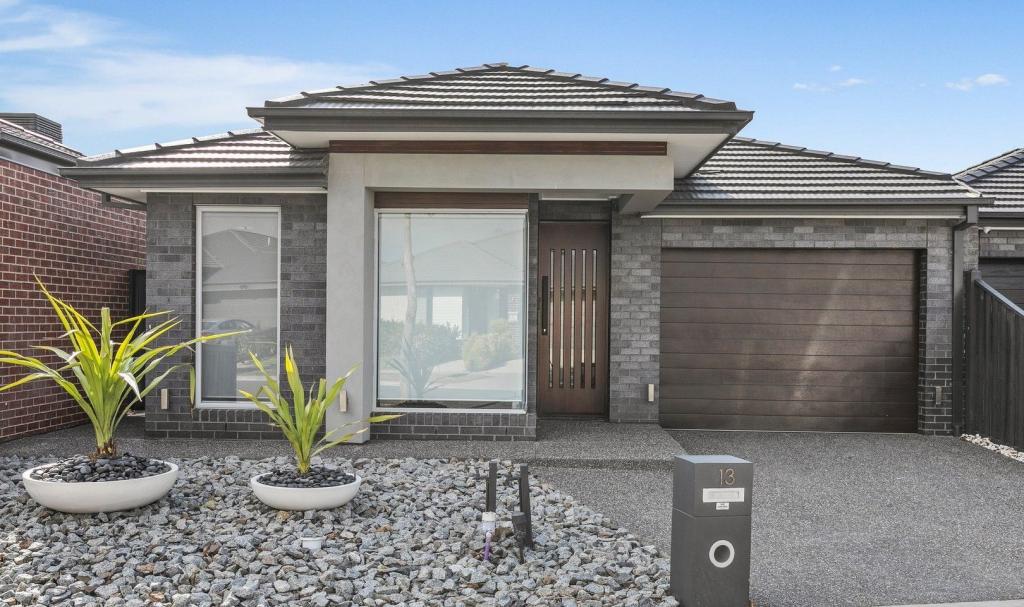 13 Middle Way, Mickleham, VIC 3064