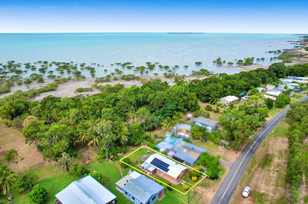 112 COLONIAL DR, CLAIRVIEW, QLD 4741