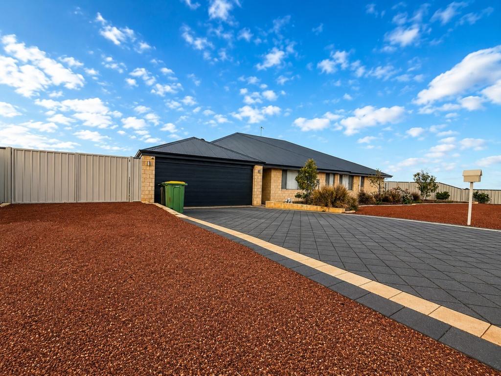 12 FAIRWAY BEND, NORTHAM, WA 6401