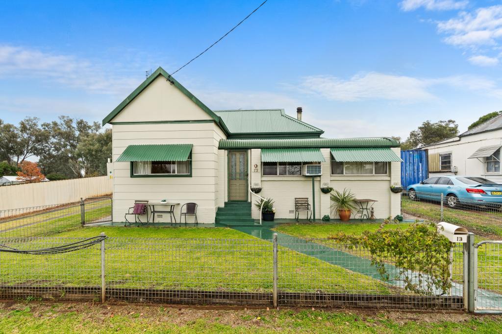 13 GANOO ST, YEOVAL, NSW 2868