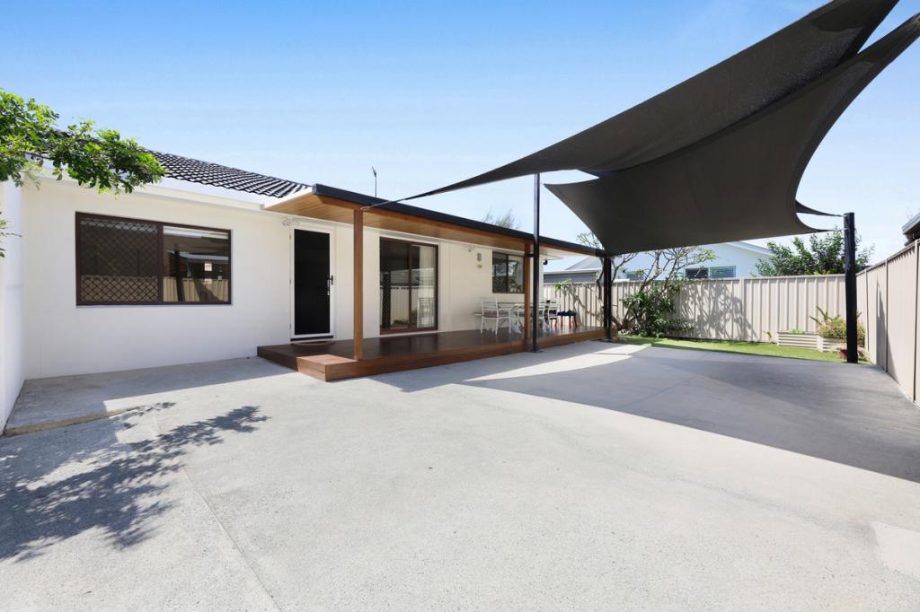 2/12 Wagtail Ct, Burleigh Waters, QLD 4220