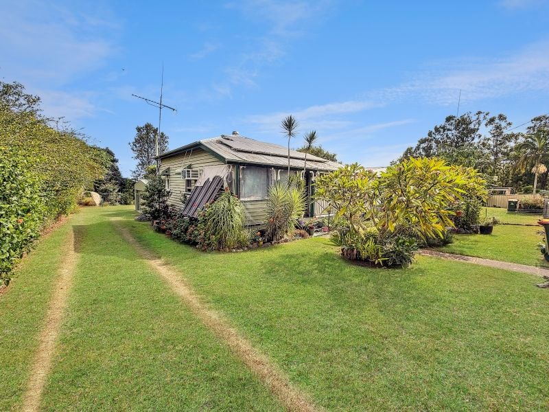 37 Beresford St, Proston, QLD 4613