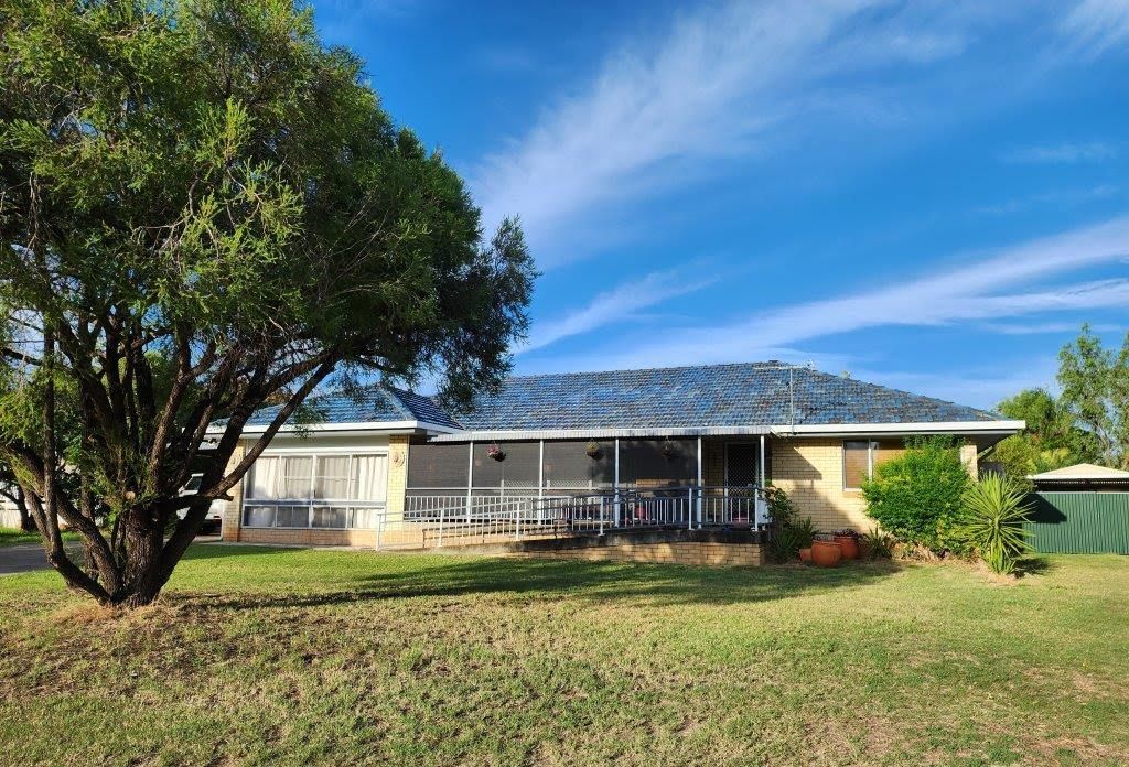 42 Northern Rd, Roma, QLD 4455