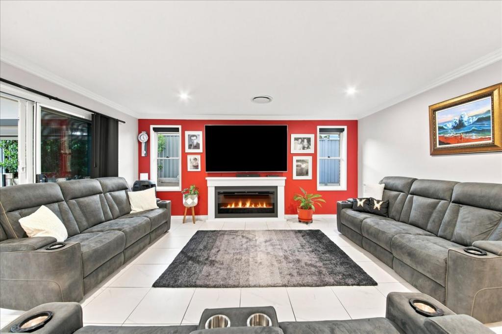 12 Highland Cres, Thirlmere, NSW 2572