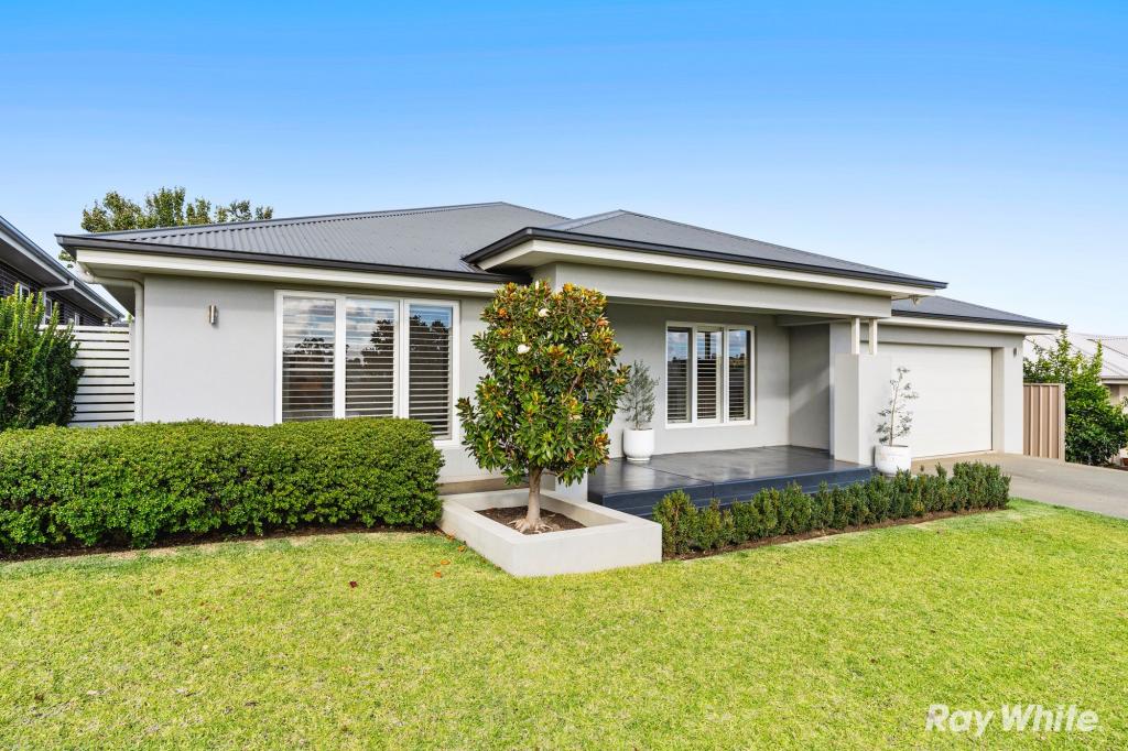 16 Charlton St, Boorooma, NSW 2650