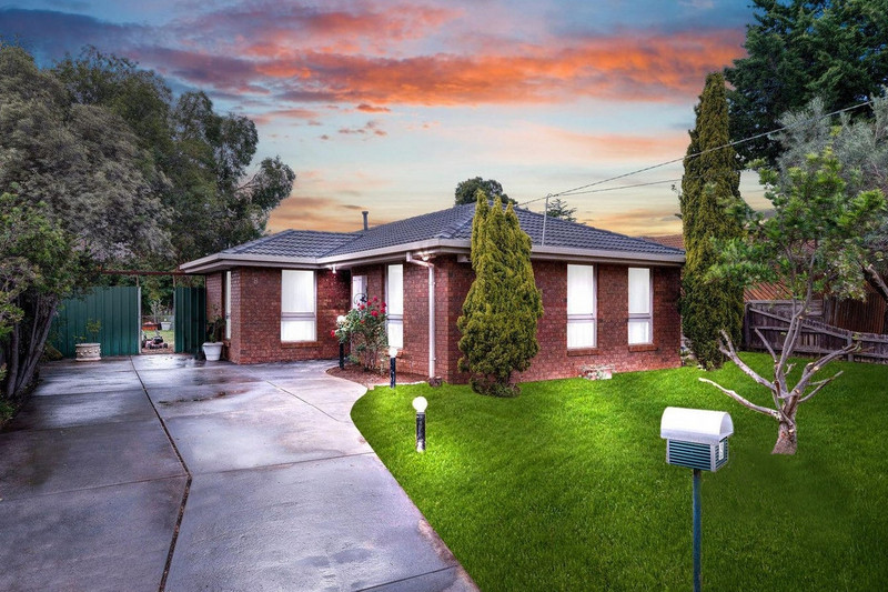 8 Dobell Cres, Werribee, VIC 3030