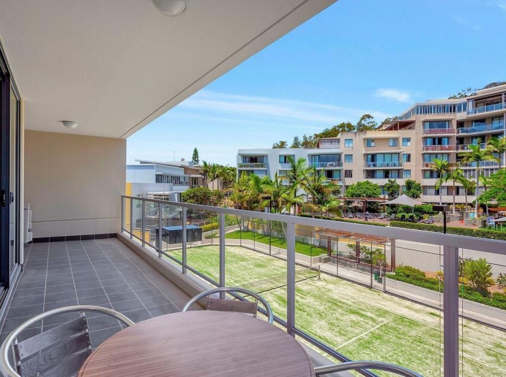 1090/1 Ocean St, Burleigh Heads, QLD 4220