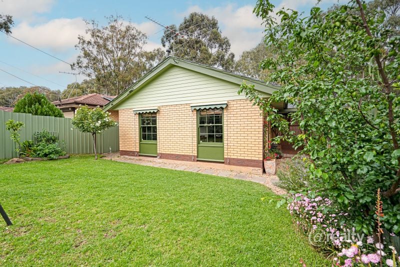 15 Arnold Dr, Hackham, SA 5163