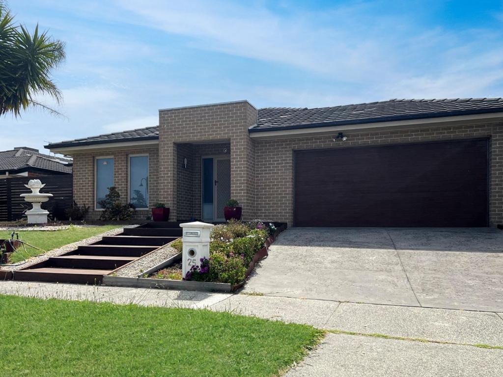 25 Melington Dr, Lyndhurst, VIC 3975