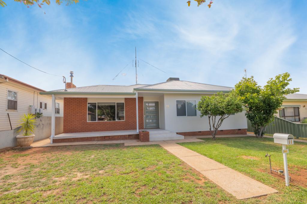 11 WATTLE ST, PARKES, NSW 2870