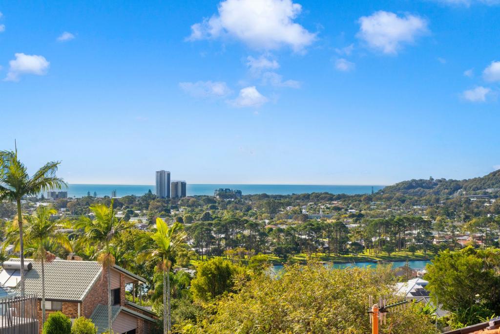 36 Swanbourne Way, Elanora, QLD 4221