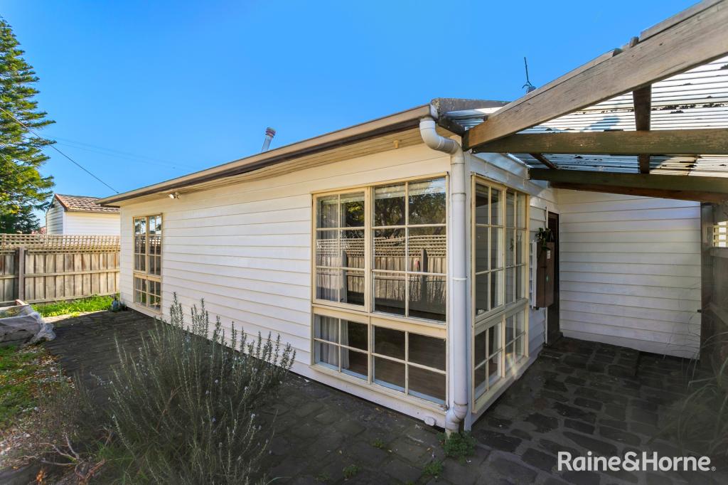 15 Railway Pde, Newport, VIC 3015