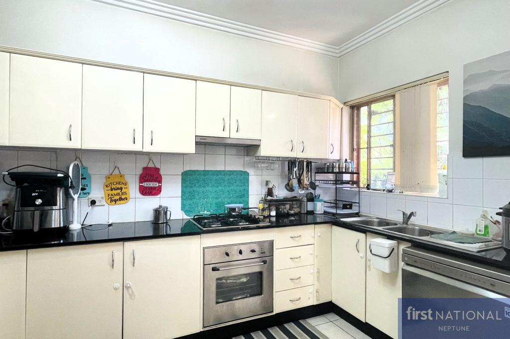 2/151a Targo Rd, Girraween, NSW 2145