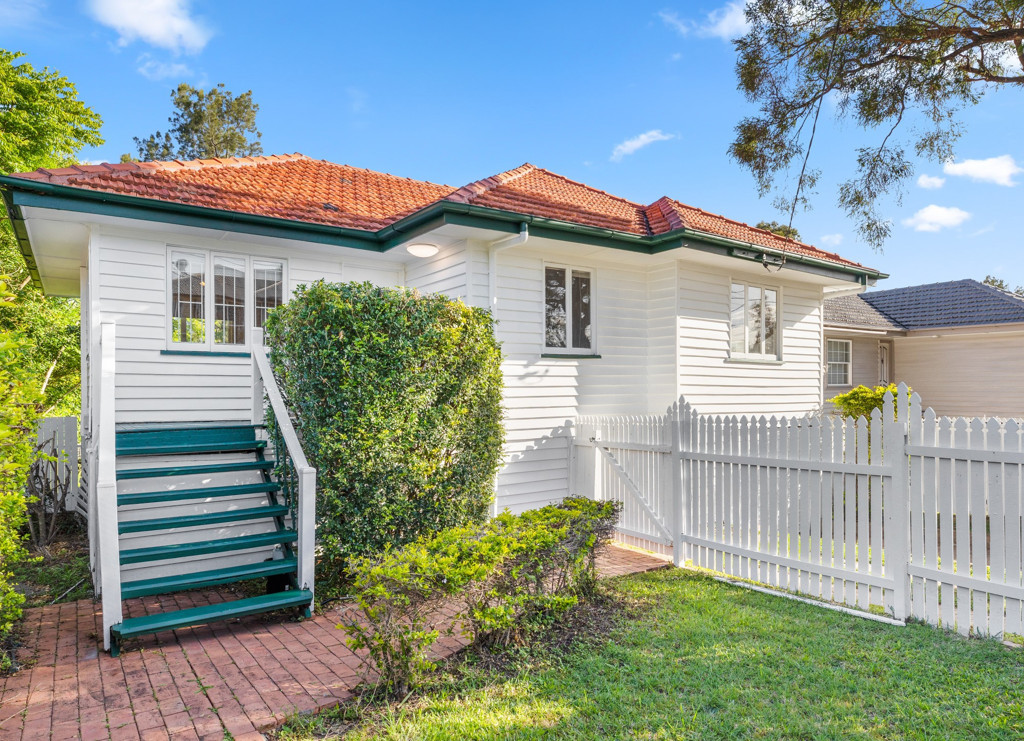 64 Marshall Rd, Holland Park West, QLD 4121