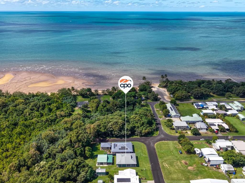 30 Rowe St, Kurrimine Beach, QLD 4871