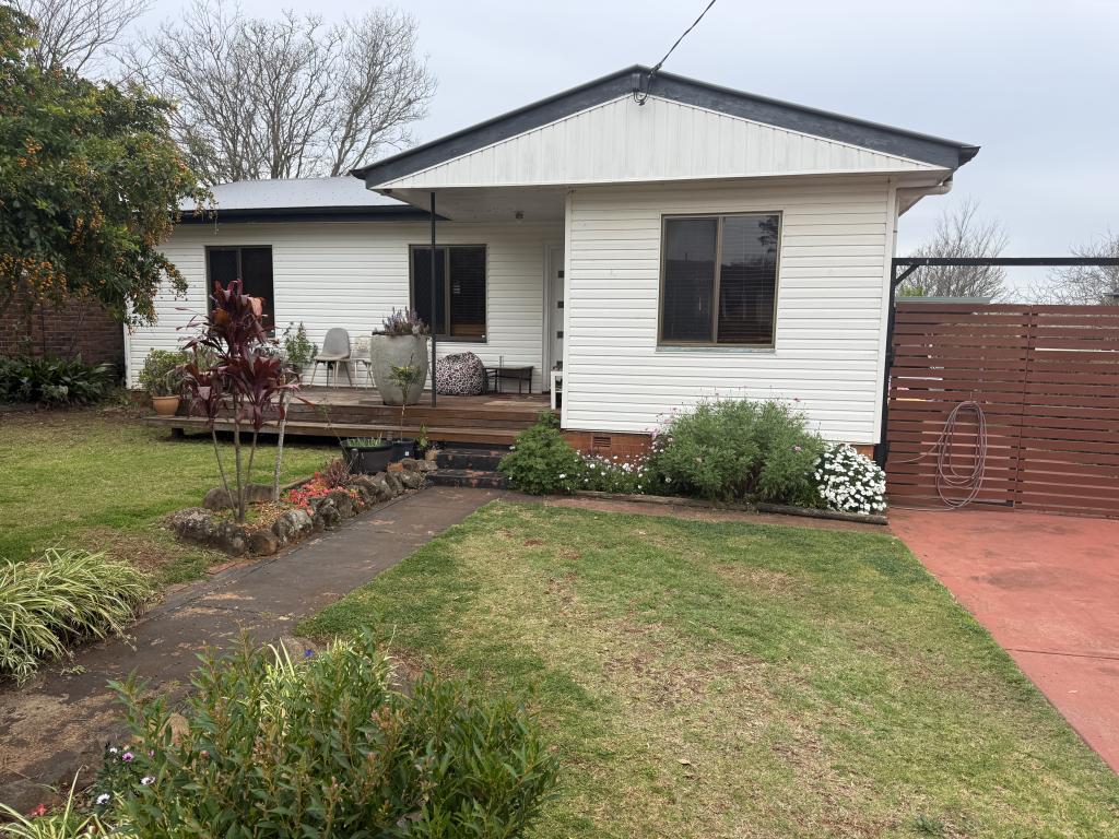 16 Challenor St, Rockville, QLD 4350