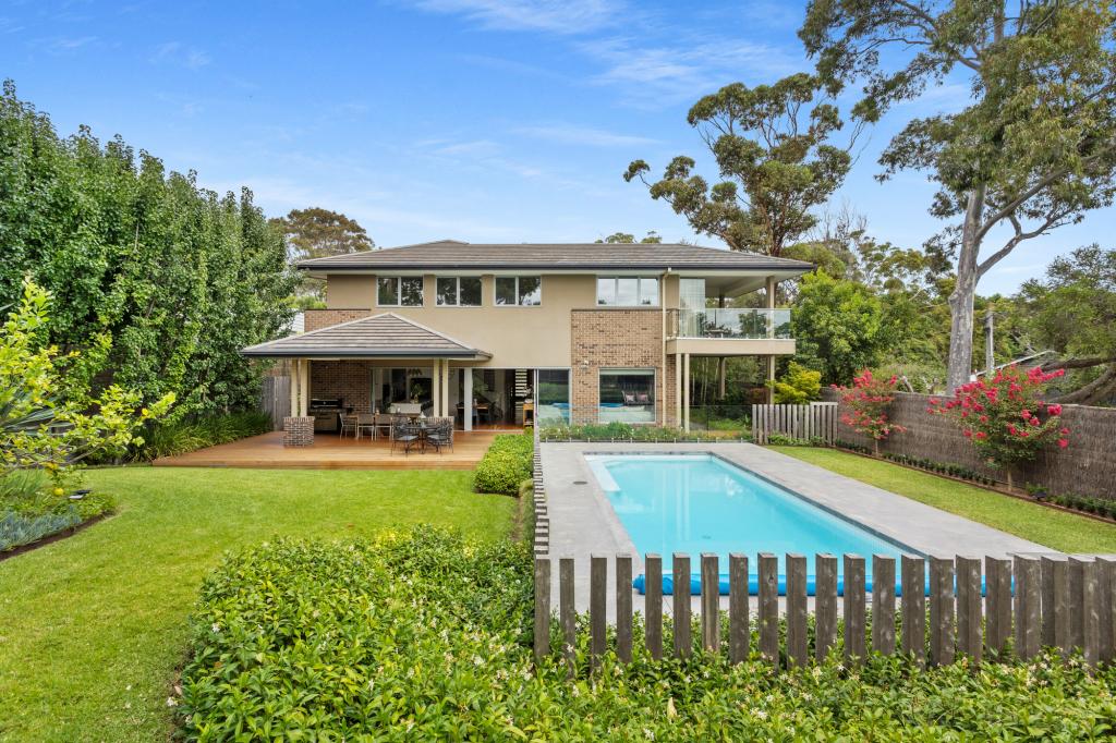 15 Daveys Bay Rd, Mount Eliza, VIC 3930