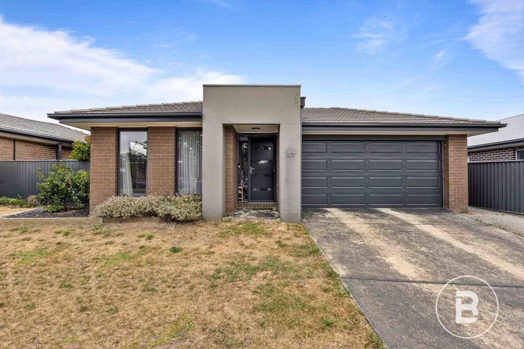 37 Oshannassy Pde, Lucas, VIC 3350