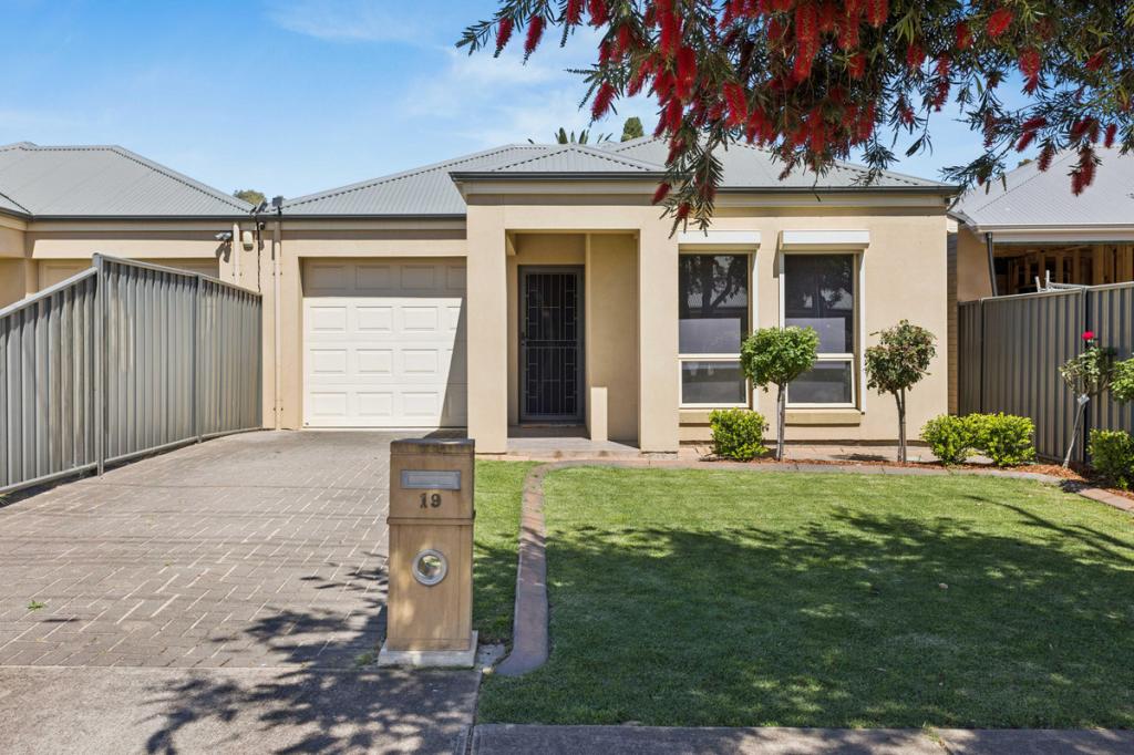 19 Pompoota Rd, Hope Valley, SA 5090