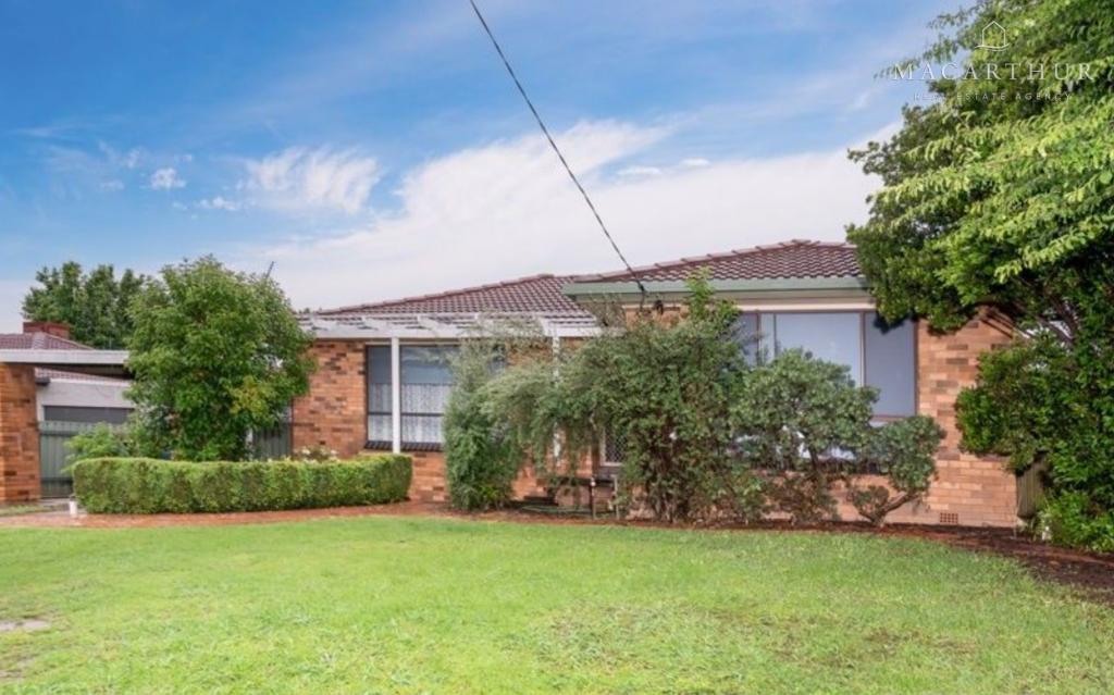 4 Tinga Cres, Kooringal, NSW 2650