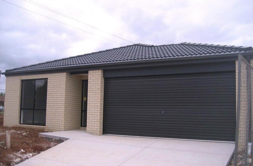 1 Turf Club Bvd, Melton South, VIC 3338