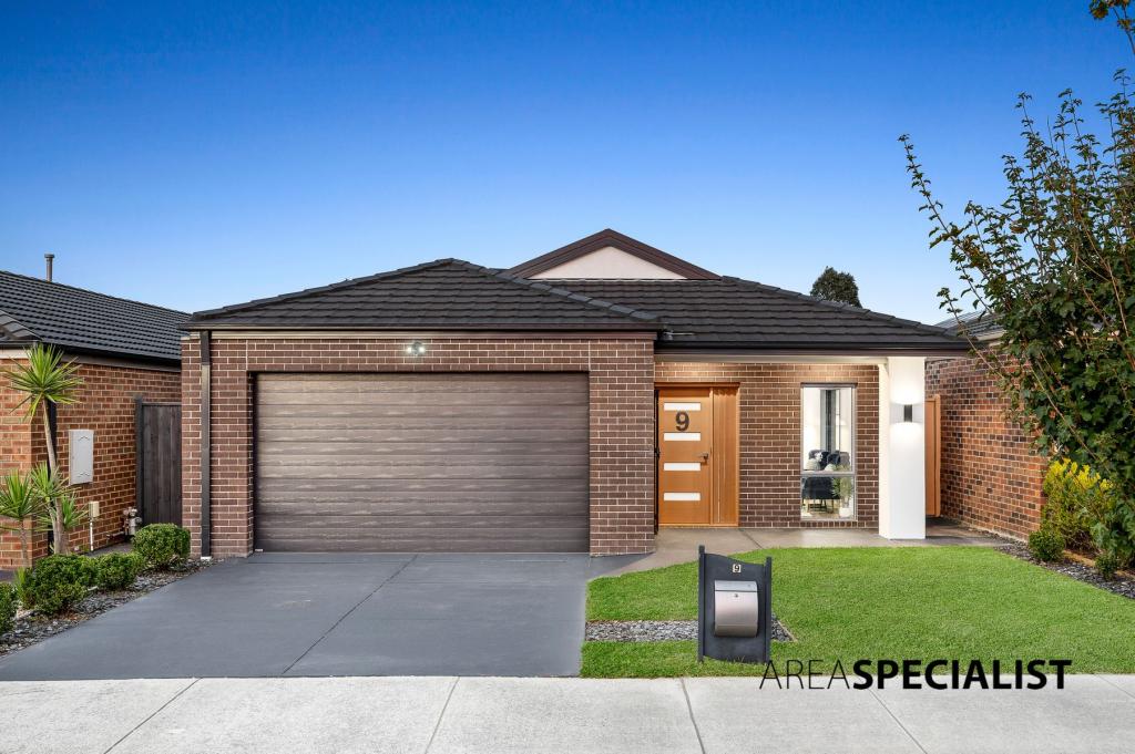 9 Saloon Cct, Clyde North, VIC 3978