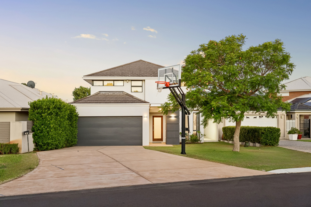 42 Crawshaw Cres, Manning, WA 6152