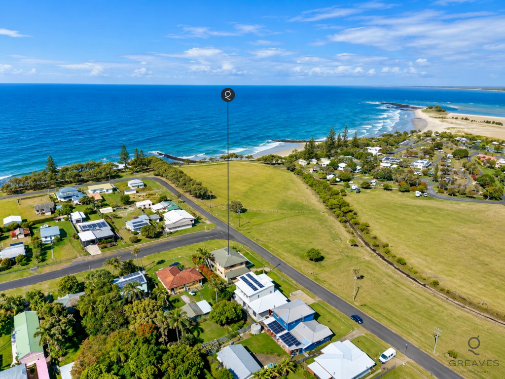 2 Bathurst St, Elliott Heads, QLD 4670
