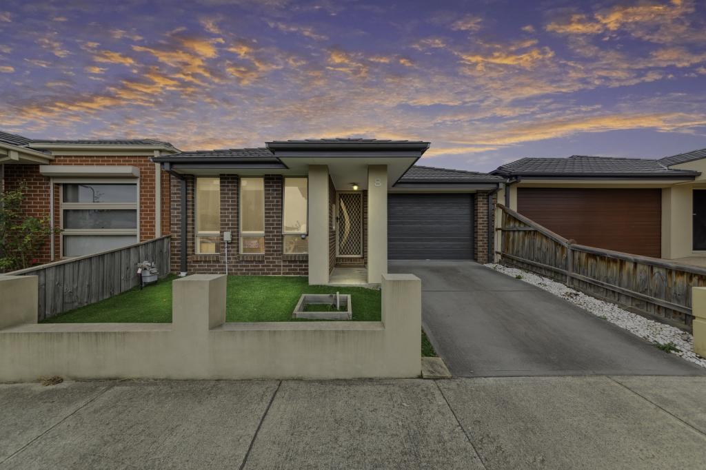 8 Woodbine St, Pakenham, VIC 3810