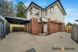 2/15 Fairbairn Rd, Cranbourne, VIC 3977