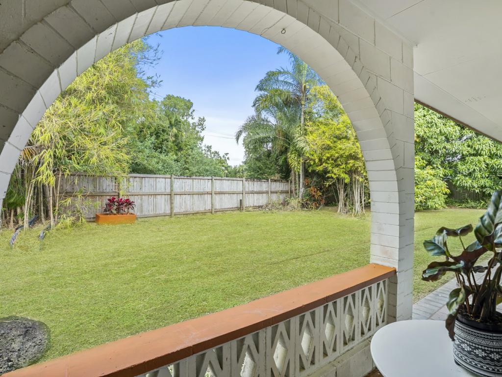 1 Granadilla St, Holloways Beach, QLD 4878